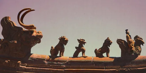 A row of ornamental figures along a roof ridge